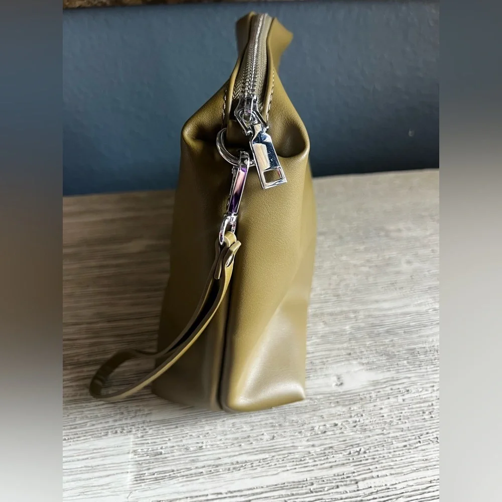 NWOT!!! Miztique Olive Wristlet Clutch